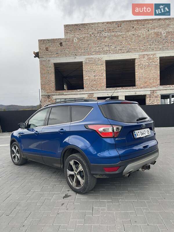 Внедорожник / Кроссовер Ford Escape 2016 в Рожнятове