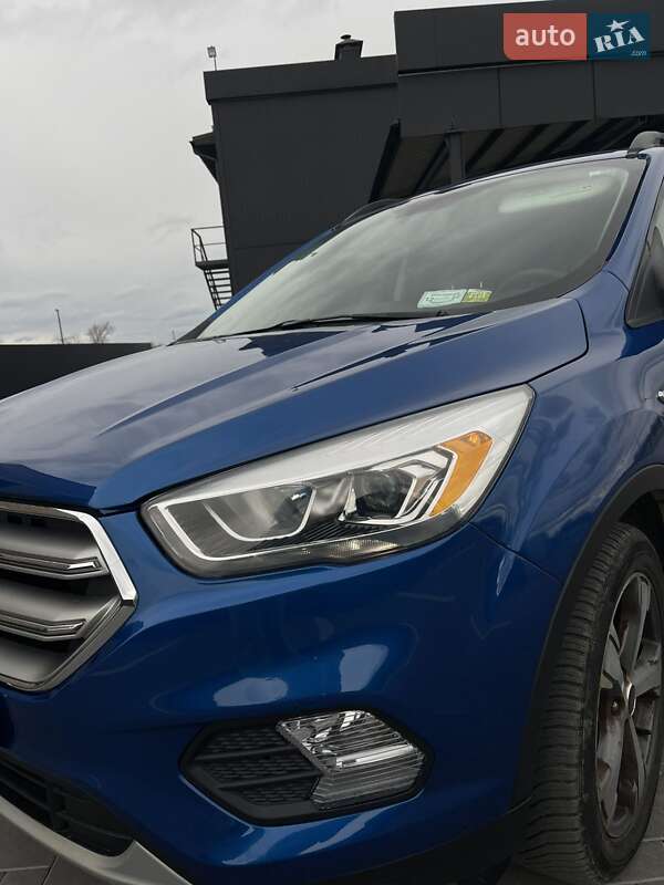 Внедорожник / Кроссовер Ford Escape 2016 в Рожнятове