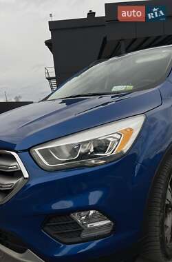 Внедорожник / Кроссовер Ford Escape 2016 в 