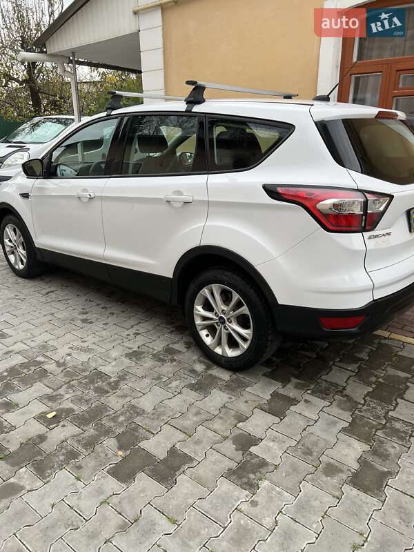 Внедорожник / Кроссовер Ford Escape 2017 в Могилев-Подольске