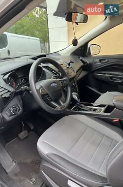 Внедорожник / Кроссовер Ford Escape 2017 в Могилев-Подольске