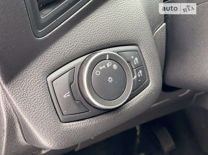 Внедорожник / Кроссовер Ford Escape 2018 в Ровно