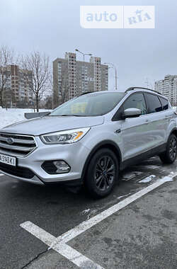 Внедорожник / Кроссовер Ford Escape 2017 в Киеве