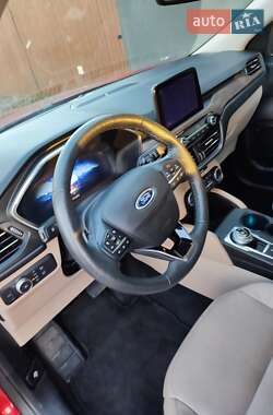 Внедорожник / Кроссовер Ford Escape 2020 в 