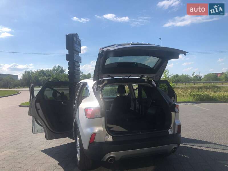 Внедорожник / Кроссовер Ford Escape 2020 в Стрые