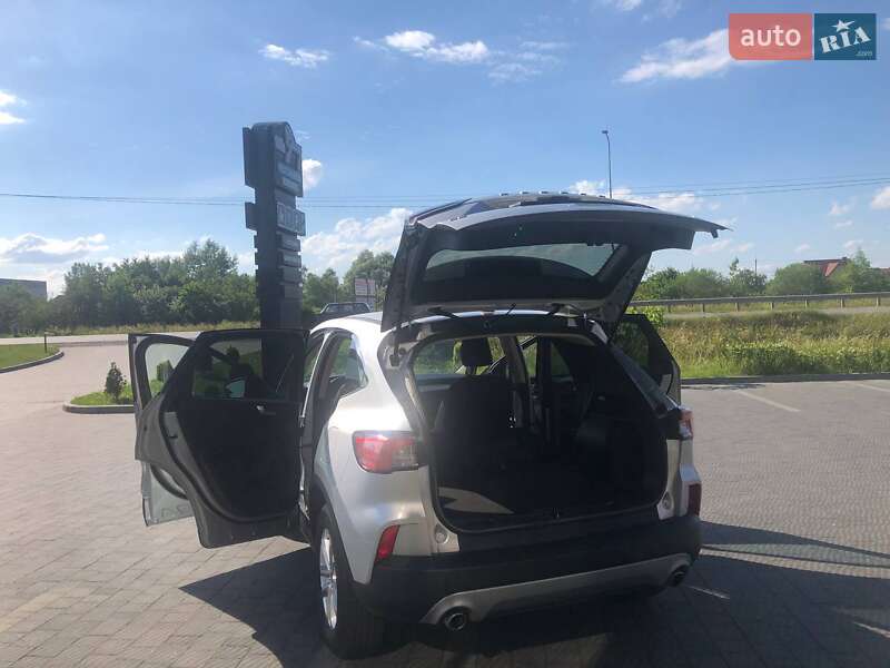 Внедорожник / Кроссовер Ford Escape 2020 в Стрые