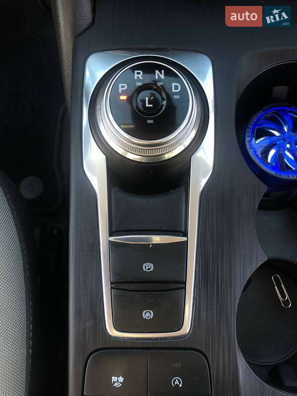 Внедорожник / Кроссовер Ford Escape 2020 в Стрые