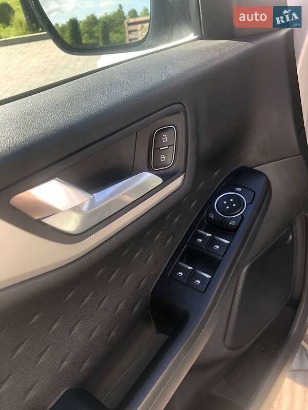 Внедорожник / Кроссовер Ford Escape 2020 в Стрые