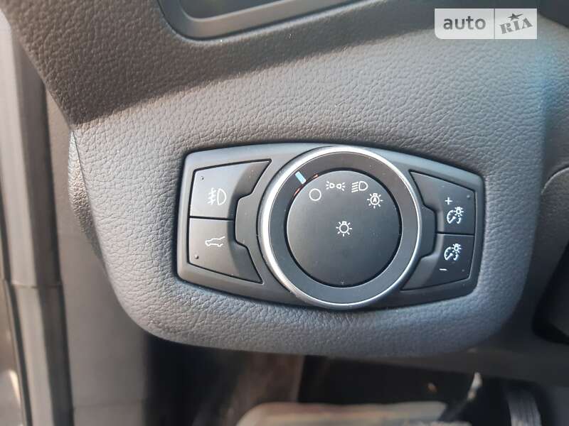 Внедорожник / Кроссовер Ford Escape 2017 в Днепре