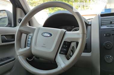 Внедорожник / Кроссовер Ford Escape 2010 в 