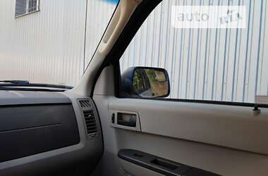 Внедорожник / Кроссовер Ford Escape 2010 в 