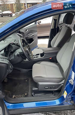 Внедорожник / Кроссовер Ford Escape 2016 в 