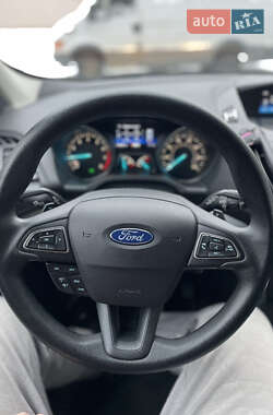 Внедорожник / Кроссовер Ford Escape 2016 в 