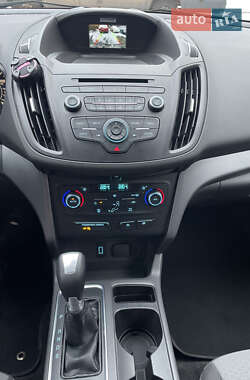 Внедорожник / Кроссовер Ford Escape 2016 в 