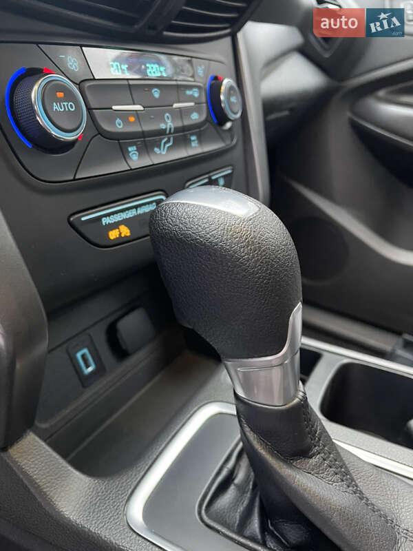Внедорожник / Кроссовер Ford Escape 2016 в Киеве