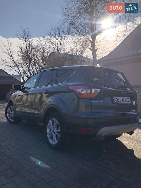 Внедорожник / Кроссовер Ford Escape 2017 в Черновцах
