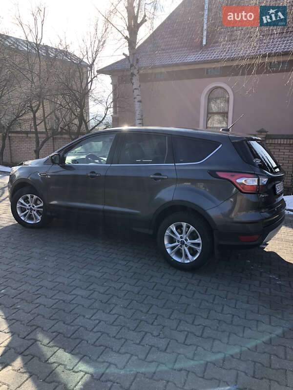 Внедорожник / Кроссовер Ford Escape 2017 в Черновцах
