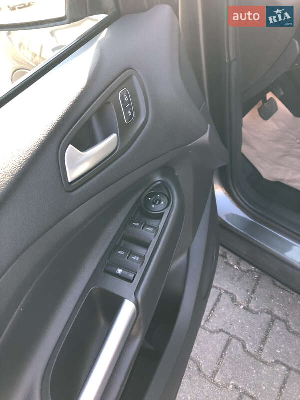 Внедорожник / Кроссовер Ford Escape 2017 в Черновцах