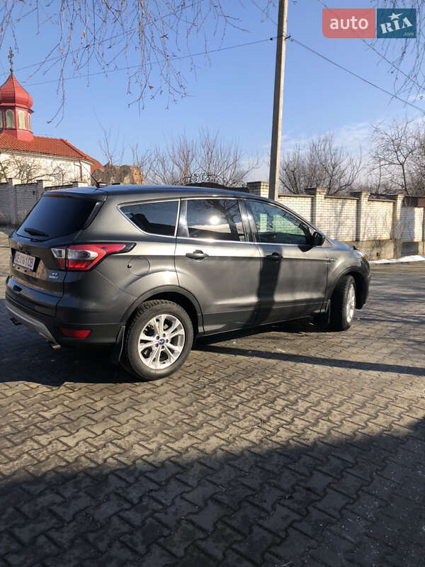 Внедорожник / Кроссовер Ford Escape 2017 в Черновцах
