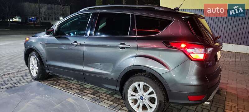 Внедорожник / Кроссовер Ford Escape 2018 в Хмельницком