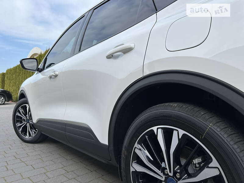 Внедорожник / Кроссовер Ford Escape 2021 в Стрые