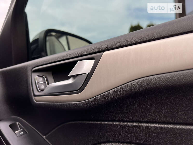 Внедорожник / Кроссовер Ford Escape 2021 в Стрые
