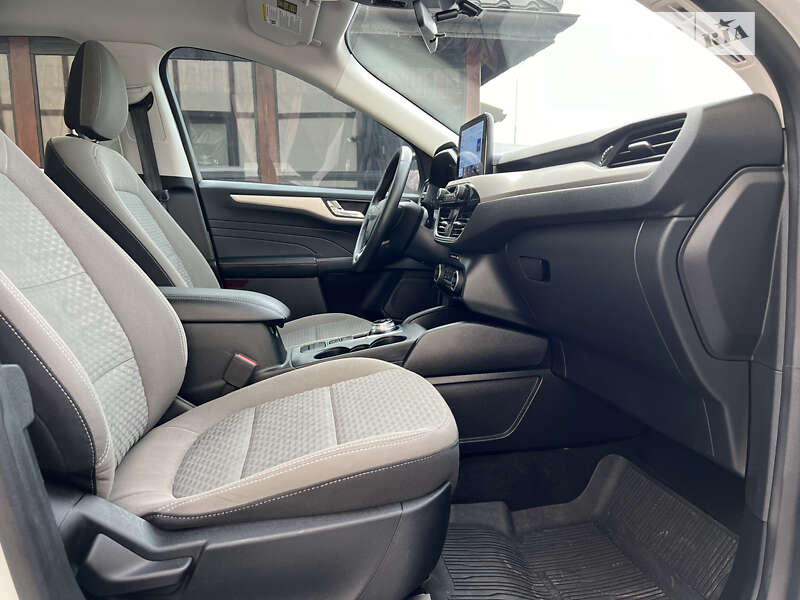 Внедорожник / Кроссовер Ford Escape 2021 в Стрые