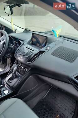 Внедорожник / Кроссовер Ford Escape 2014 в 