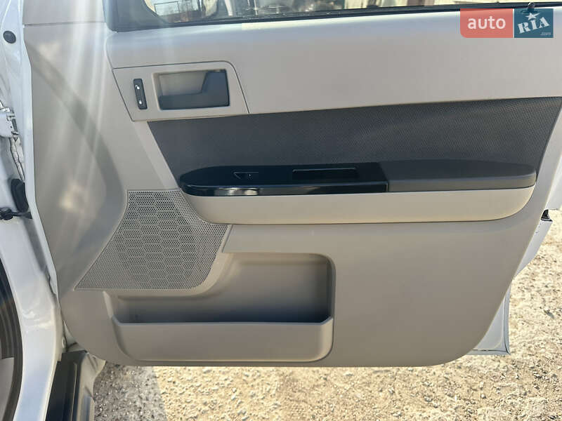 Внедорожник / Кроссовер Ford Escape 2009 в Беляевке