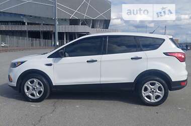 Внедорожник / Кроссовер Ford Escape 2018 в Львове