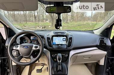 Внедорожник / Кроссовер Ford Escape 2015 в 