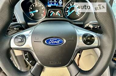 Внедорожник / Кроссовер Ford Escape 2015 в 
