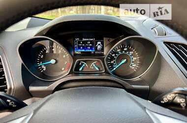 Внедорожник / Кроссовер Ford Escape 2015 в 