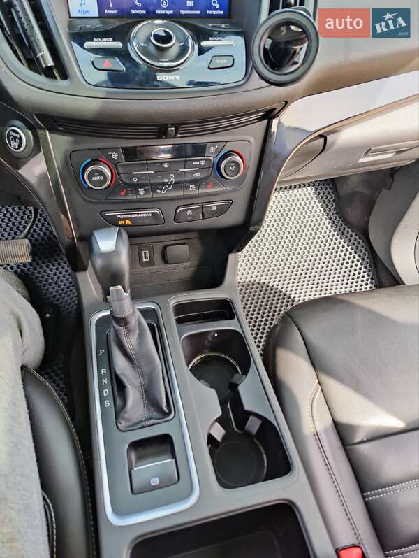 Внедорожник / Кроссовер Ford Escape 2016 в Ровно