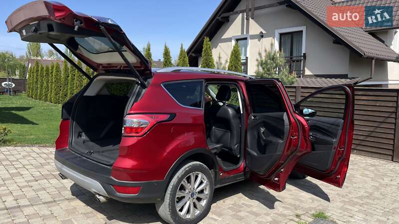 Позашляховик / Кросовер Ford Escape 2018 в Чернівцях