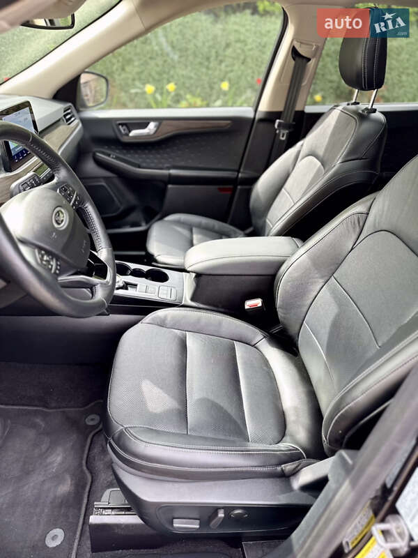 Позашляховик / Кросовер Ford Escape 2020 в Золочеві
