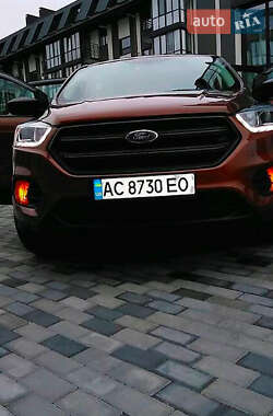 Позашляховик / Кросовер Ford Escape 2016 в  фото 4 Позашляховик / Кросовер Ford Escape 2016 в