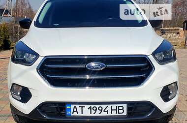 Внедорожник / Кроссовер Ford Escape 2017 в Болехове