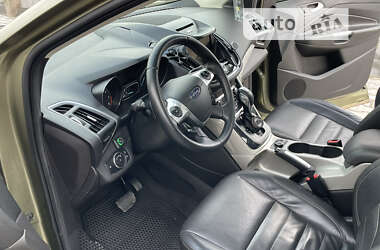 Внедорожник / Кроссовер Ford Escape 2012 в 