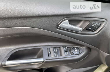 Внедорожник / Кроссовер Ford Escape 2012 в 