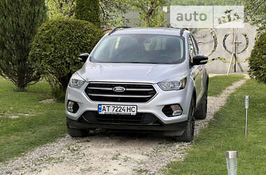 Внедорожник / Кроссовер Ford Escape 2016 в Богородчанах