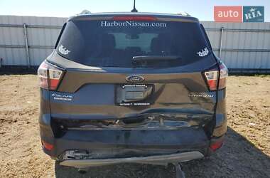Внедорожник / Кроссовер Ford Escape 2018 в 