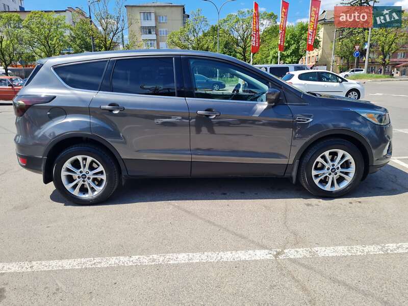 Внедорожник / Кроссовер Ford Escape 2016 в Ивано-Франковске