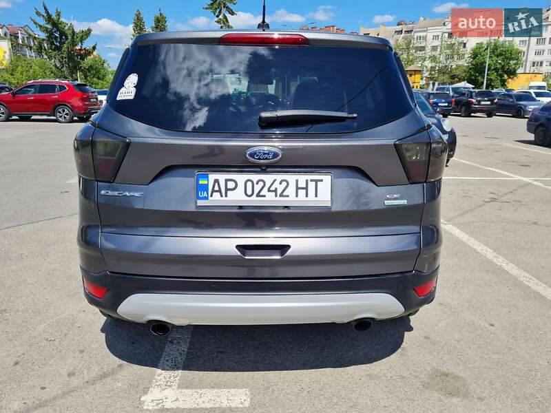 Внедорожник / Кроссовер Ford Escape 2016 в Ивано-Франковске