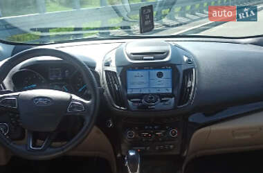 Внедорожник / Кроссовер Ford Escape 2018 в 
