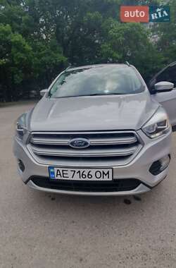 Внедорожник / Кроссовер Ford Escape 2017 в 