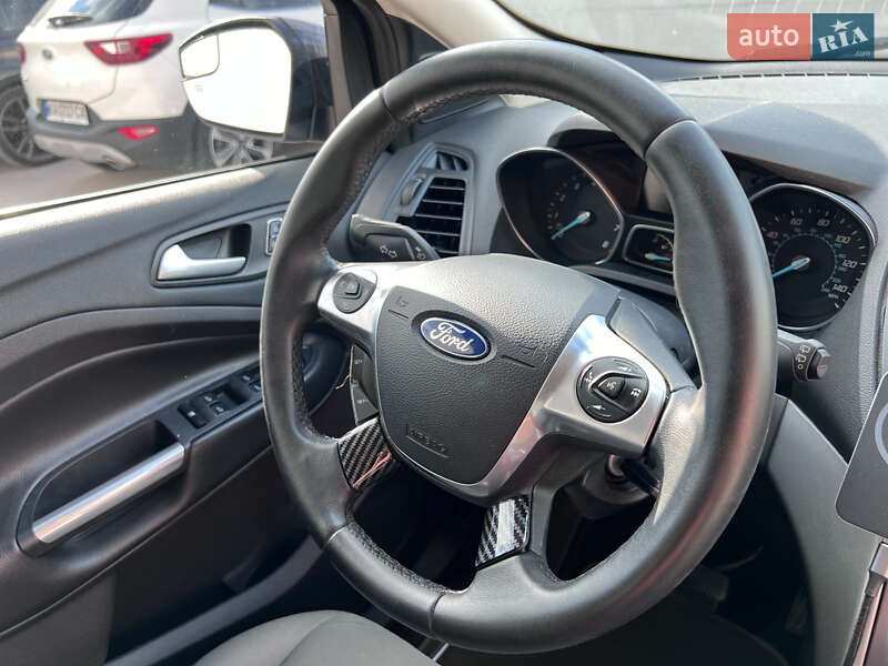 Позашляховик / Кросовер Ford Escape 2016 в Києві