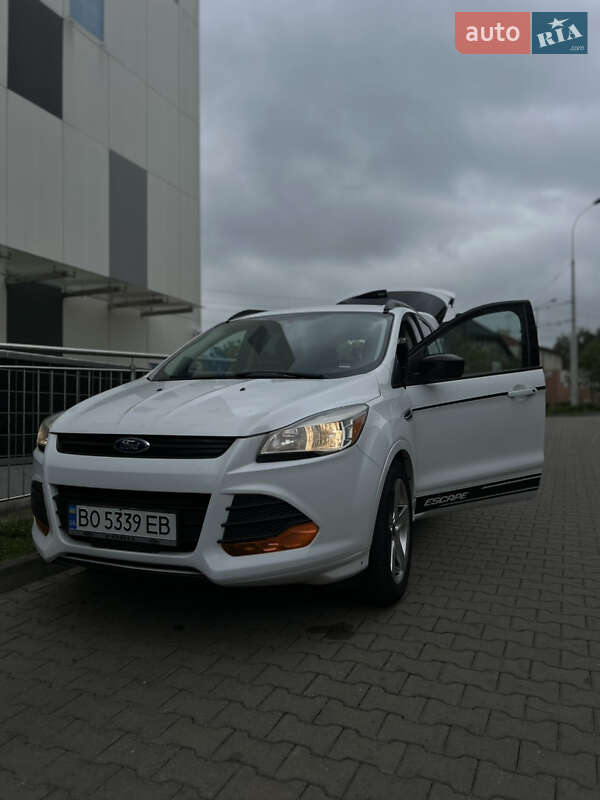 Позашляховик / Кросовер Ford Escape 2015 в Івано-Франківську