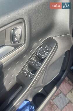 Позашляховик / Кросовер Ford Escape 2020 в Золочеві