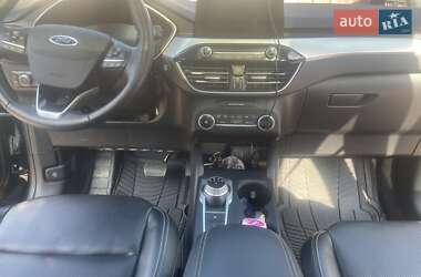 Внедорожник / Кроссовер Ford Escape 2020 в 